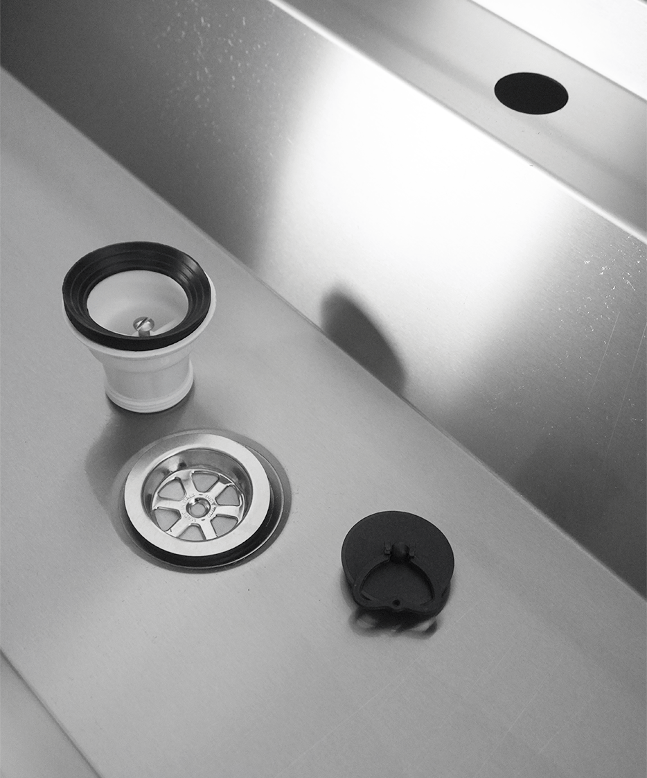 Évier inox 1 robinet 600mm bouchon de vidange et couvercle anti-éclaboussures inclus, à l'exclusion du robinet — Combisteel 7013.4600