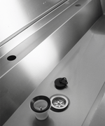 Évier inox 3 robinets 1800mm bouchon de vidange et couvercle anti-éclaboussures inclus, à l'exclusion du robinets — Combisteel 7013.4610