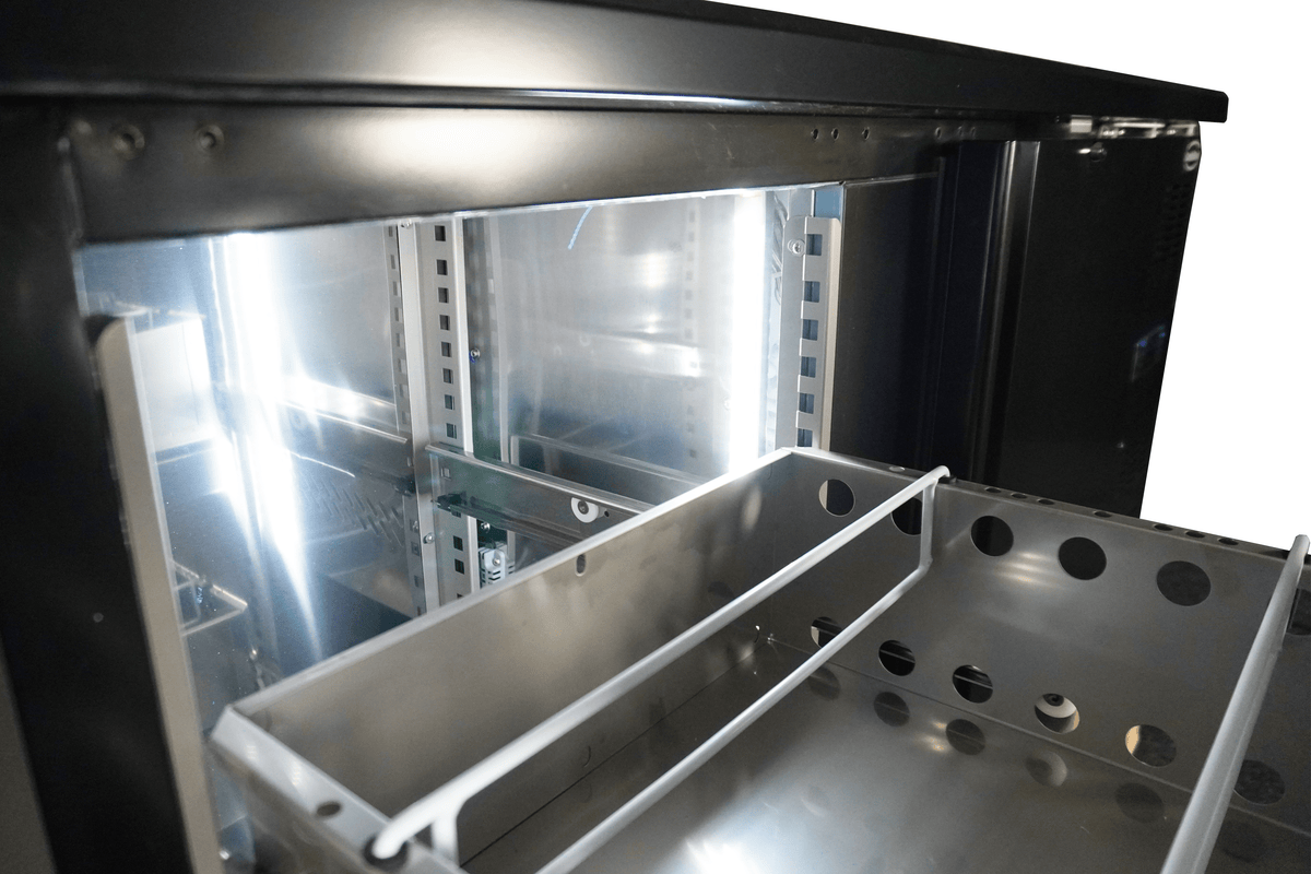 Arrière bar réfrigérée noir 2 portes et 2 tiroirs *transport sur demande* — Combisteel 7450.0327