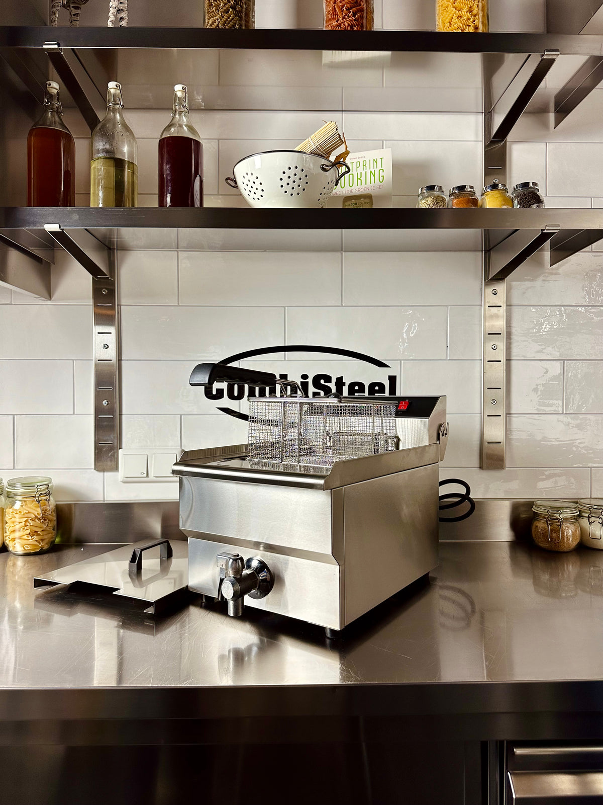 Friteuse posable électrique 1x8 L — Combisteel 7455.1000