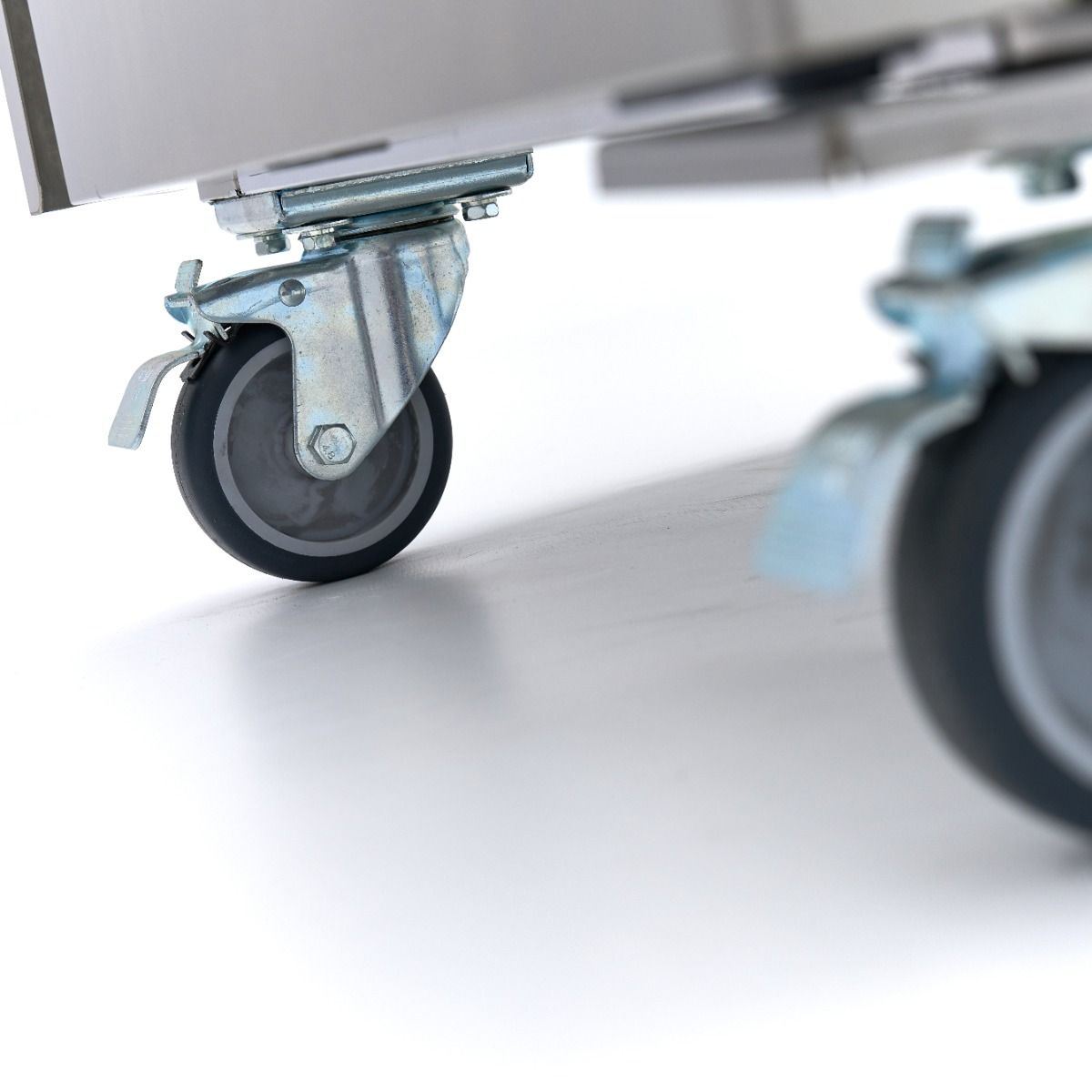 Réfrigérateur - 600 L - 3 étagères réglables (2/1 GN)  - acier inoxydable - sur roulettes – Maxima 09400003