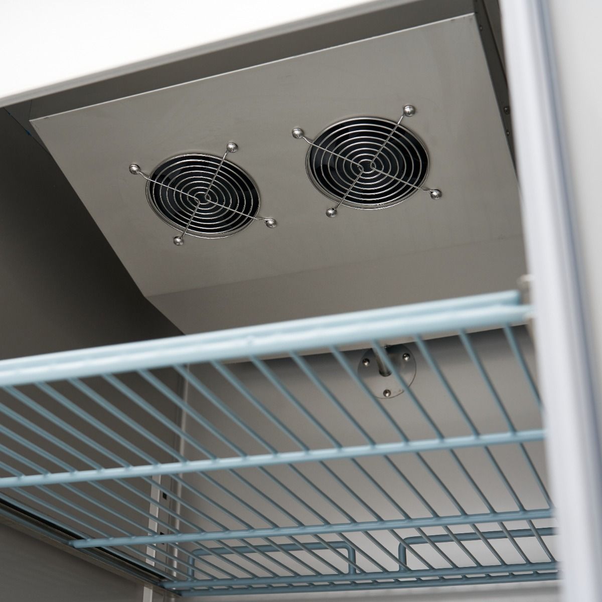 Congélateur - 600 L - 3 étagères réglables (2/1 GN) - acier inoxydable - sur roulettes – Maxima 09400007
