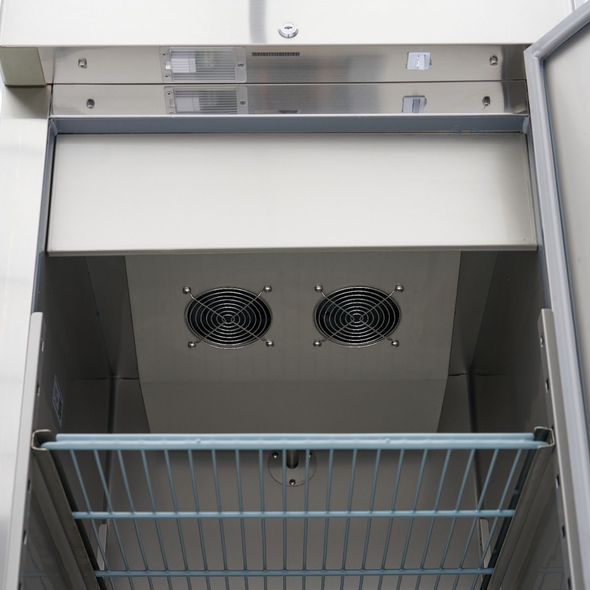 Congélateur - 600 L - 3 étagères réglables (2/1 GN) - acier inoxydable - sur roulettes – Maxima 09400007