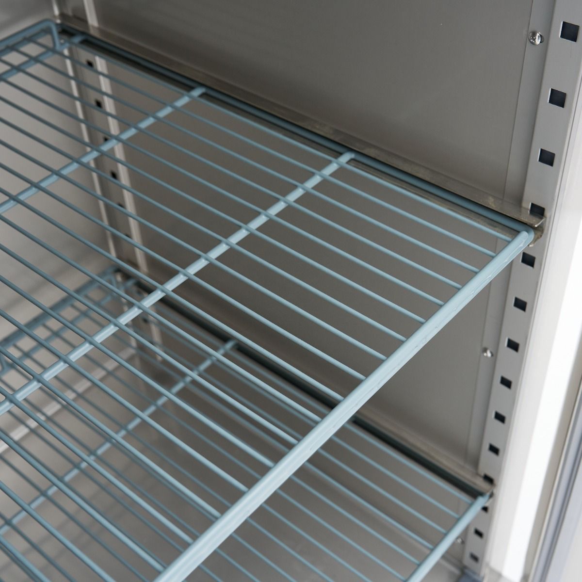 Congélateur - 600 L - 3 étagères réglables (2/1 GN) - acier inoxydable - sur roulettes – Maxima 09400007
