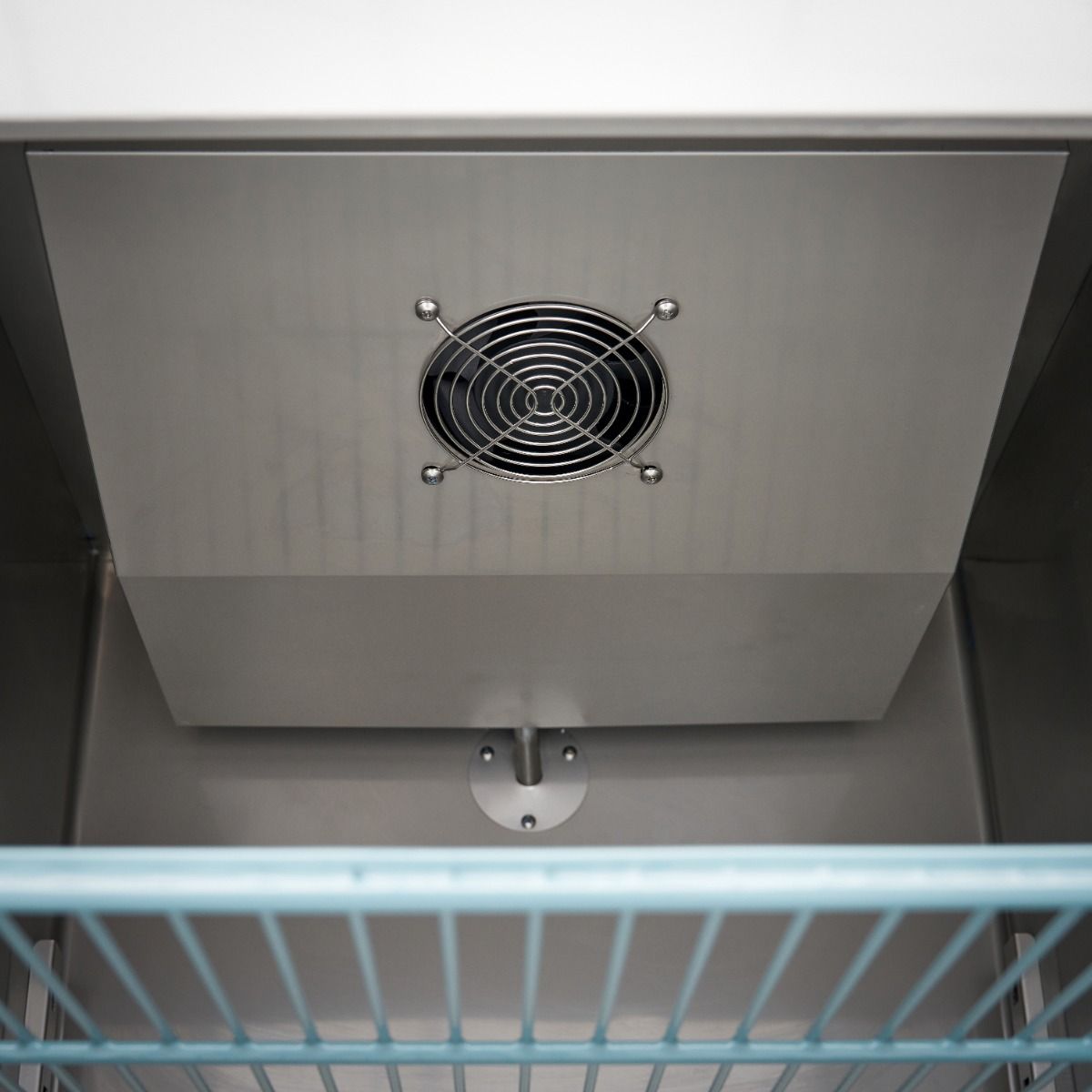 Réfrigérateur - 600 L - 3 étagères réglables (2/1 GN)  - acier inoxydable - sur roulettes – Maxima 09400003
