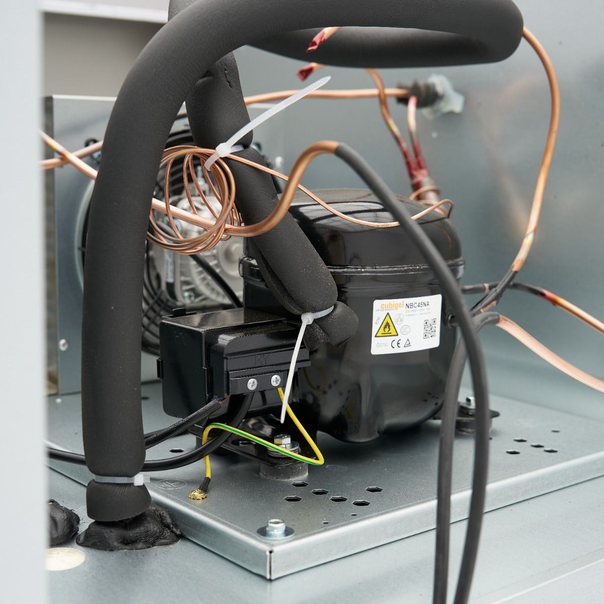 Réfrigérateur - 600 L - 3 étagères réglables (2/1 GN)  - acier inoxydable - sur roulettes – Maxima 09400003