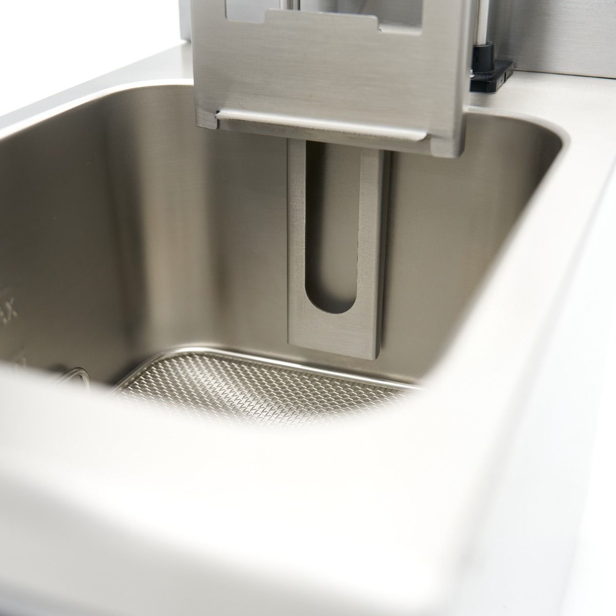 Friteuse - 8 L - 1 panier - induction - système de levage - avec robinet de vidange – Maxima 09371450