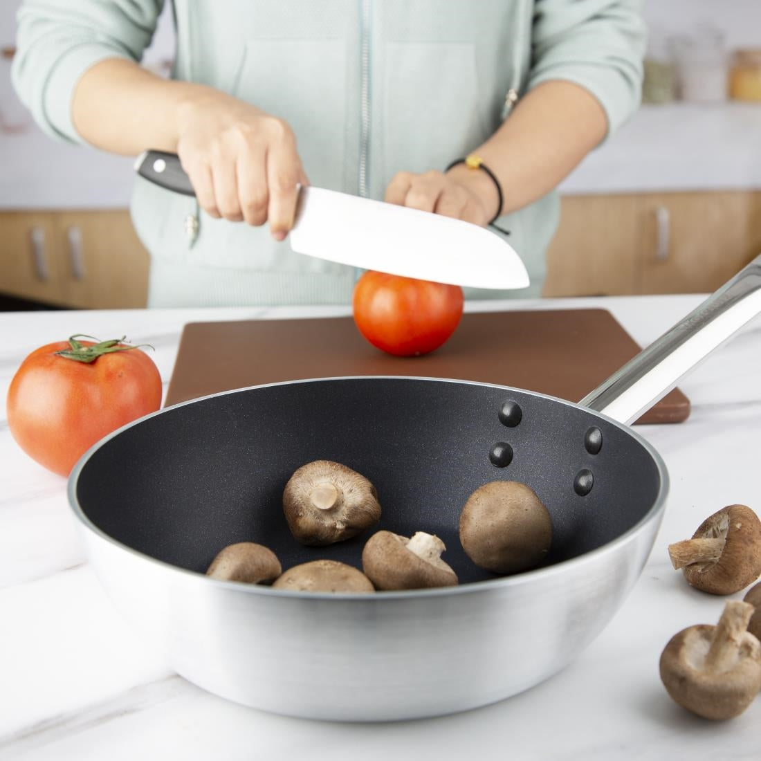 Sauteuse aluminium antiadhésive induction Vogue Teflon Platinum Plus 240mm — CB904