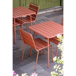 Table carrée à lattes en acier Bolero terracotta — CK064