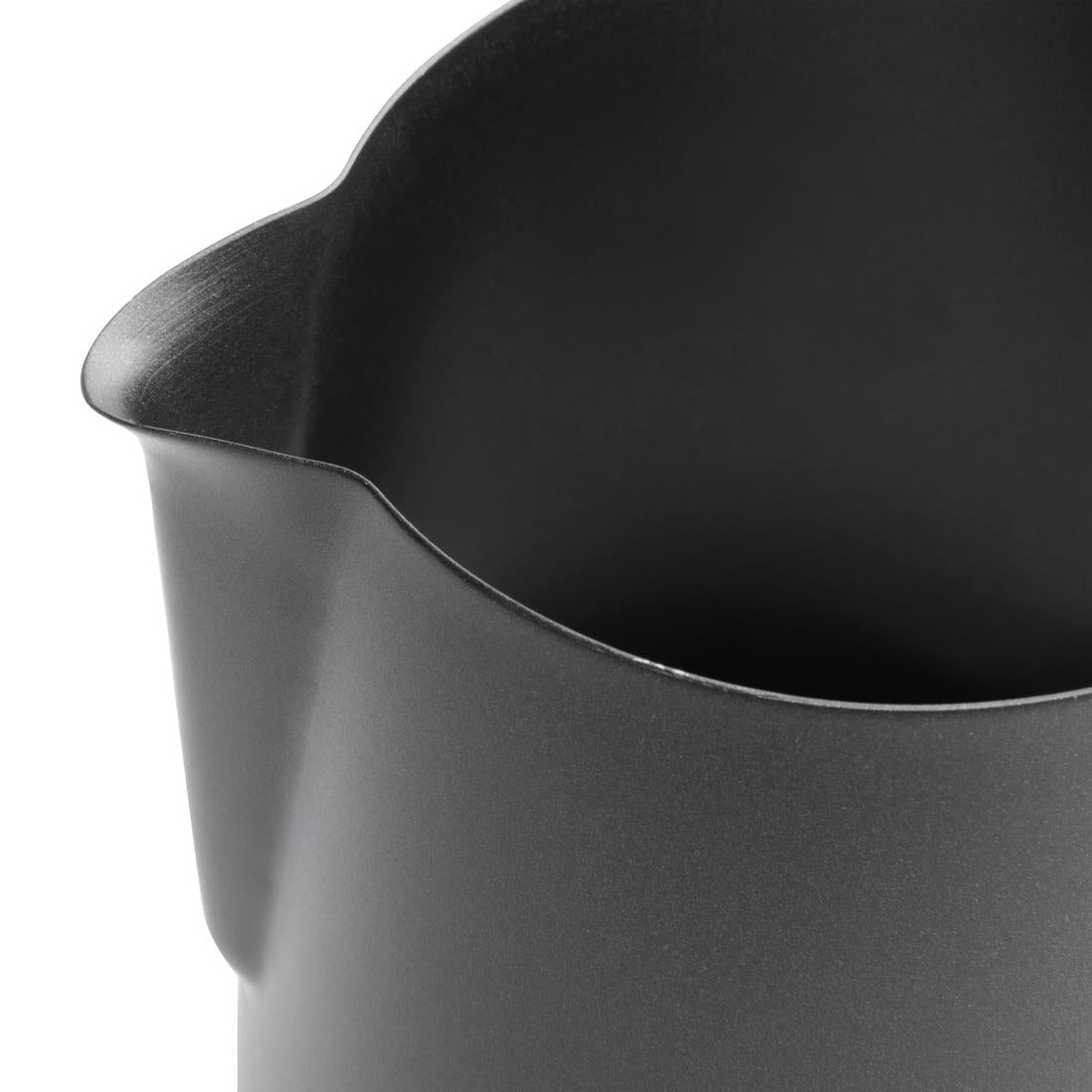 Pichet à lait antiadhésif noir Olympia 570 ml — CM607