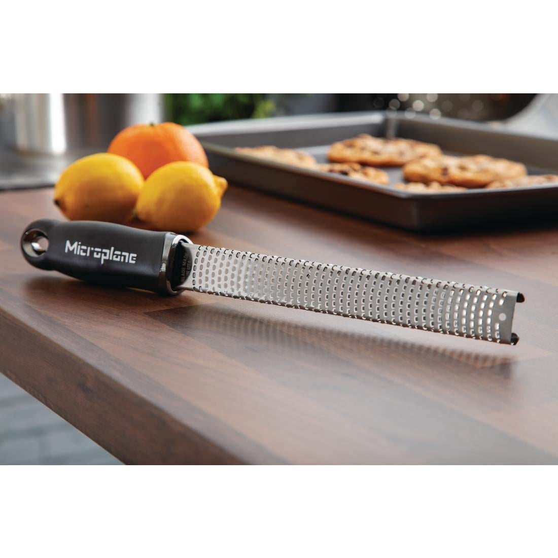 Zesteur et râpe Microplane Premium noir — CP445