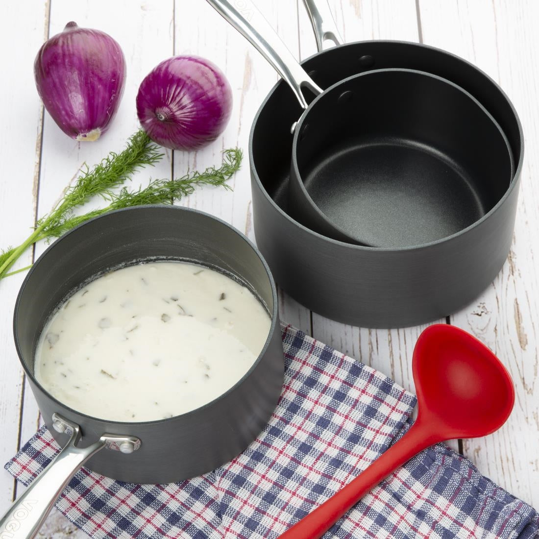 Casserole antiadhésive en aluminium anodisé Vogue 200mm — CP763