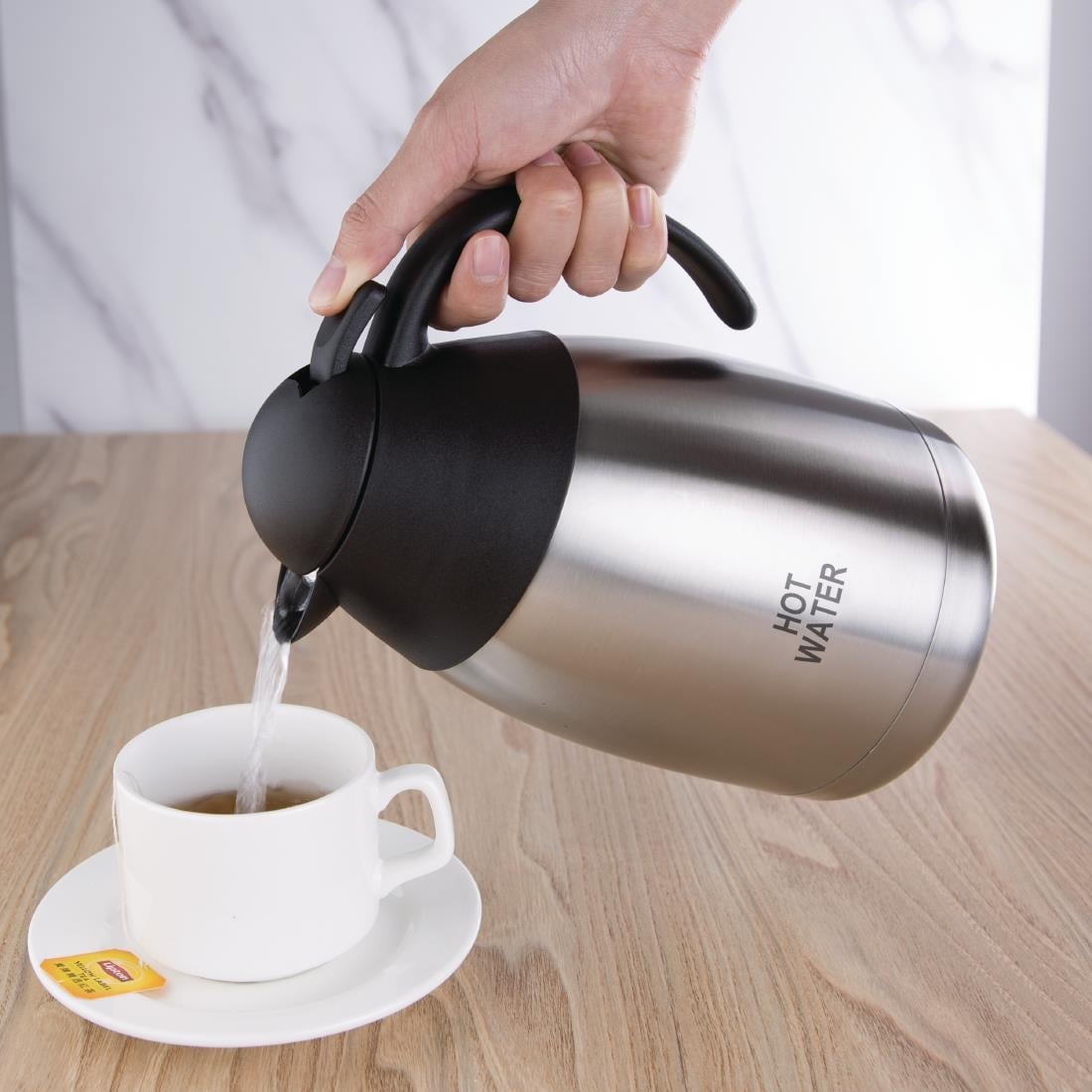 Pichet isotherme d'eau chaude Olympia couvercle bombé 1,5L — DL162