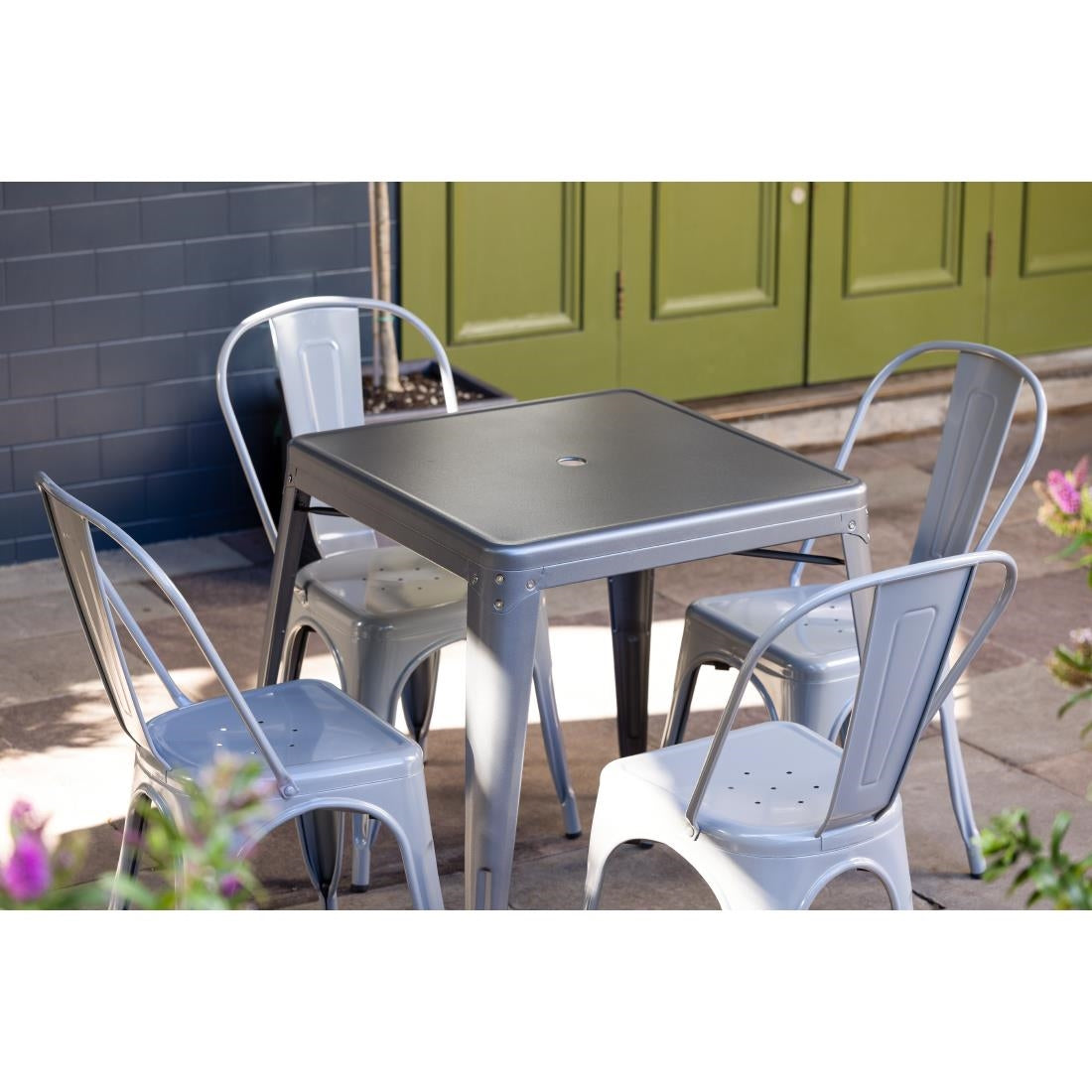 Table carrée en acier gris métallisé Bolero Bistro 668mm — DM904