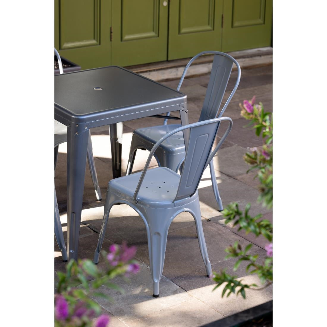 Table carrée en acier gris métallisé Bolero Bistro 668mm — DM904
