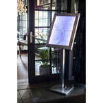 Porte-menu à LED couleurs en inox Securit 4xA4 avec poteau et socle — DP704