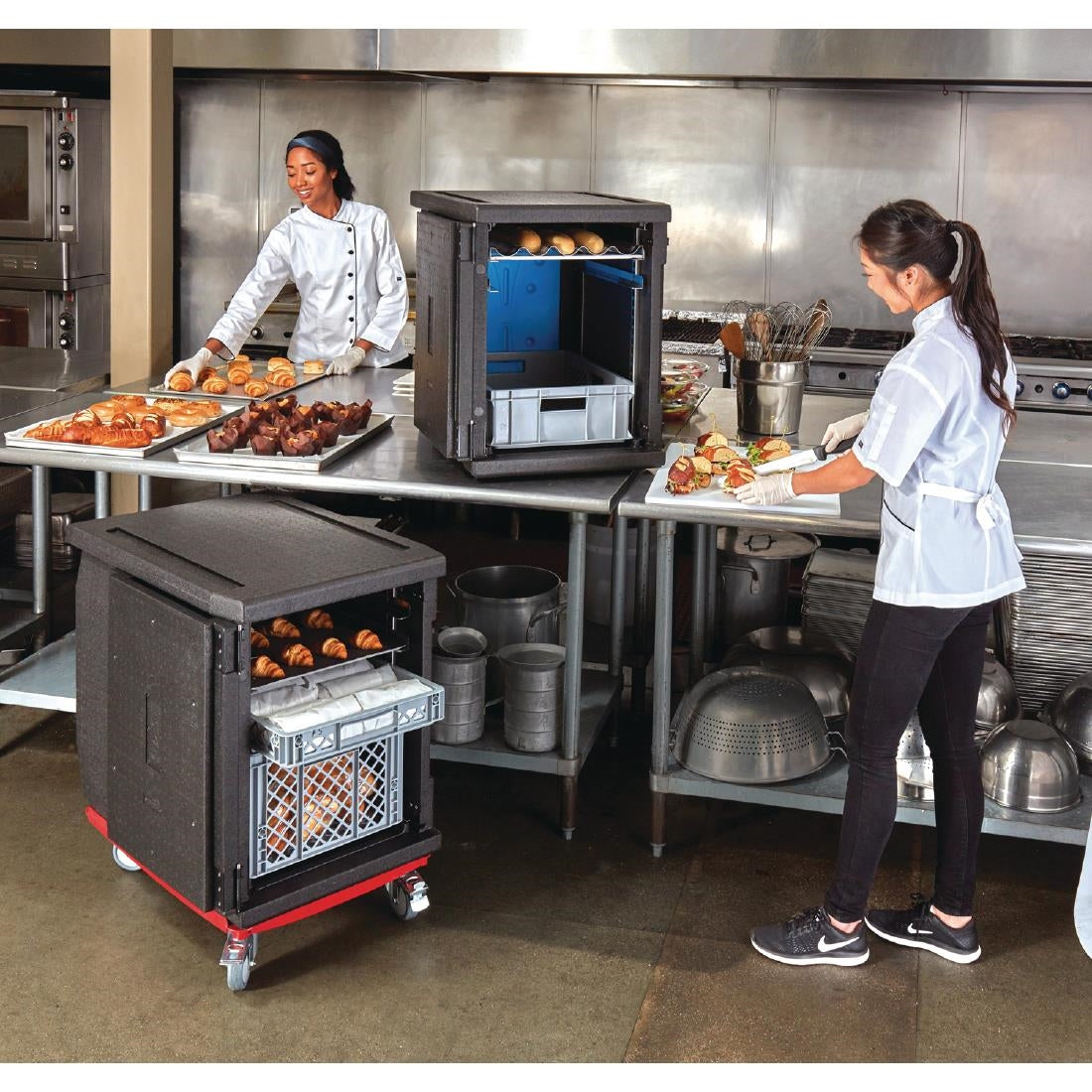 Conteneur EPP à chargement frontal Cambro 155L avec glissières ajustables — DW586