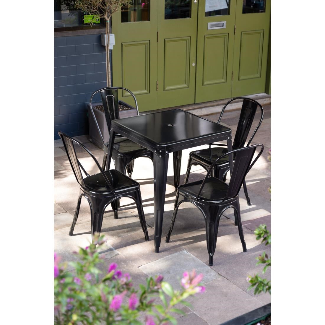 Table carrée en acier noir Bolero Bistro 668mm — GC867