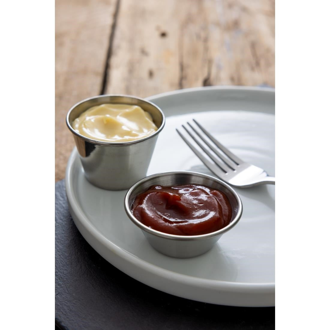 Pots à sauce en acier inoxydable Olympia 40ml (lot de 12) — GG877