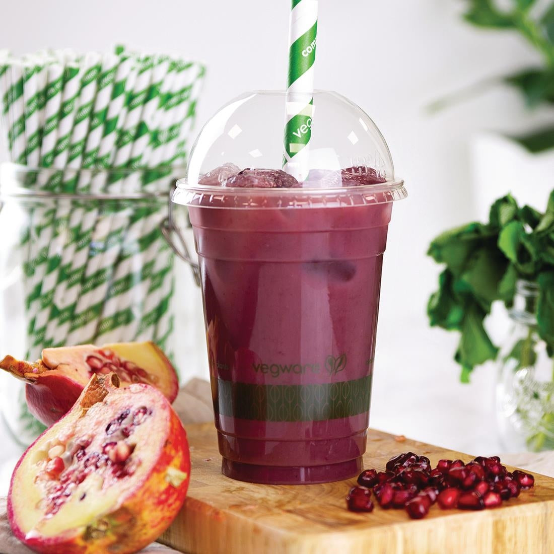 Couvercles dôme PLA compostables avec trou pour boissons fraîches Vegware 340ml et 454ml (lot de 1000) — GH016