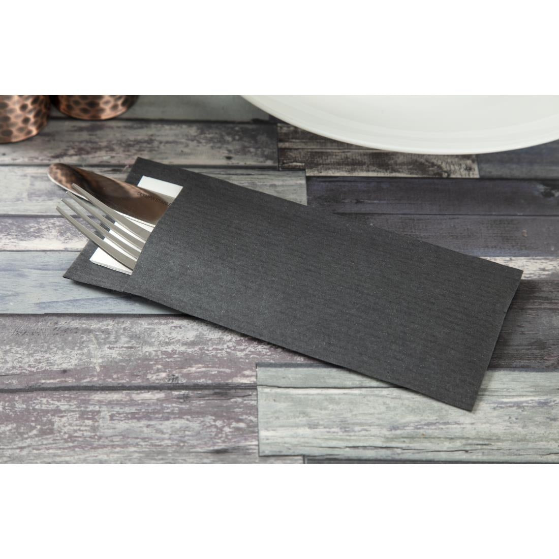 Pochettes à couverts noires avec serviette blanches Europochette (lot de 500) — CK236