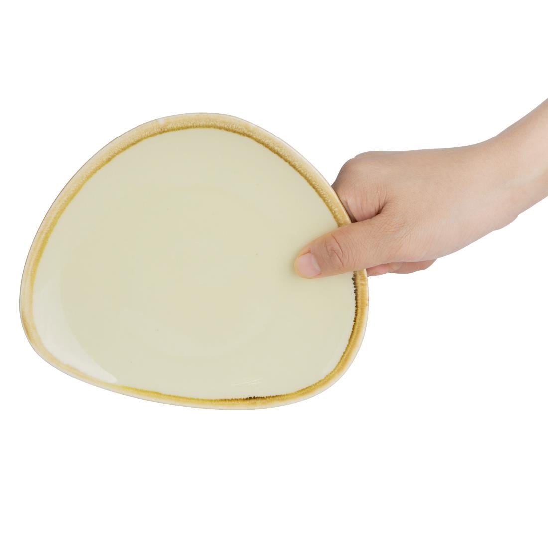 Assiettes triangulaires Olympia Kiln sable 165mm (Lot de 6) — GP325