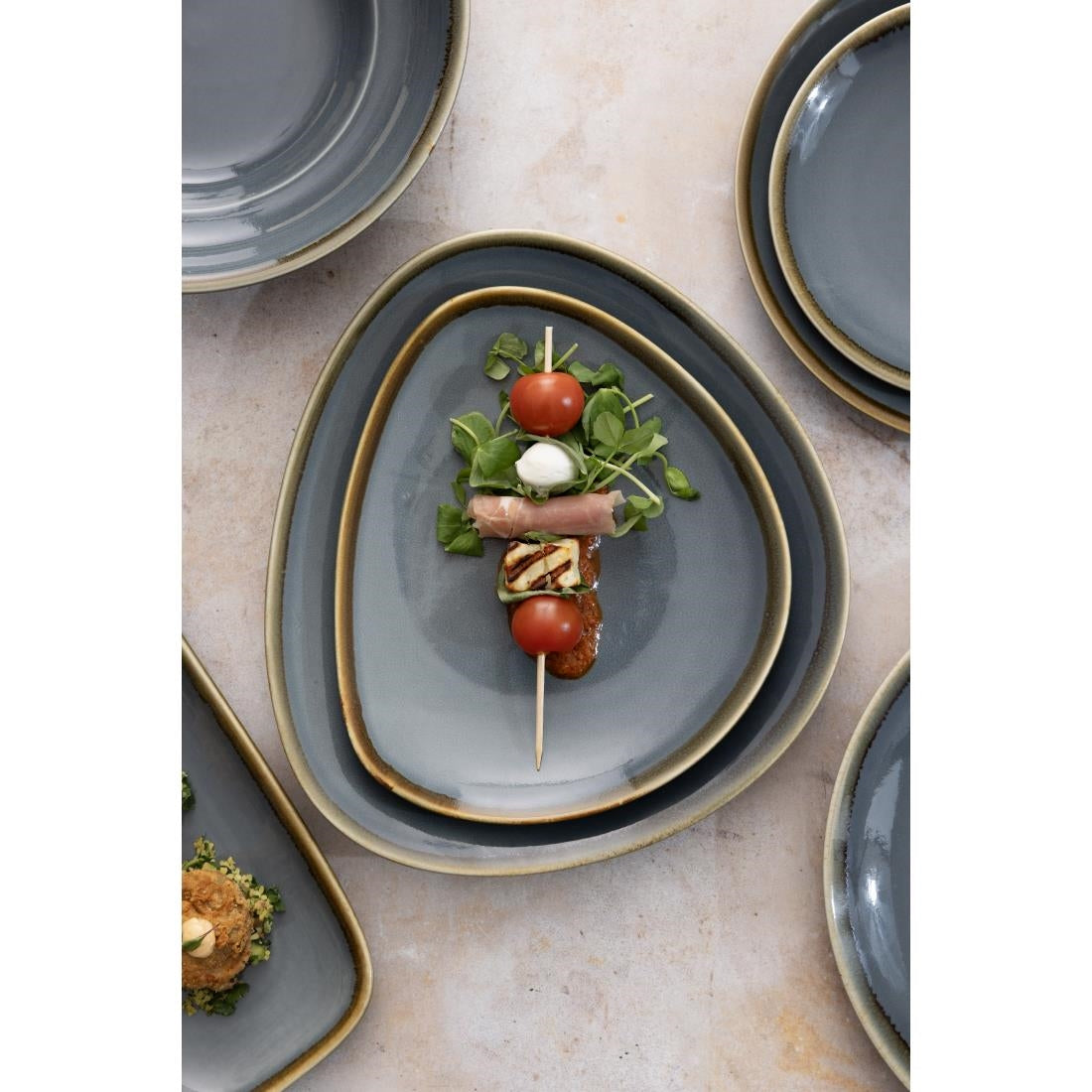 Assiettes triangulaires Olympia Kiln océan 165mm (lot de 6) — GP341