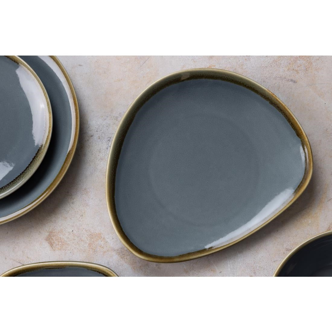 Assiettes triangulaires Olympia Kiln océan 230mm (lot de 6) — GP342