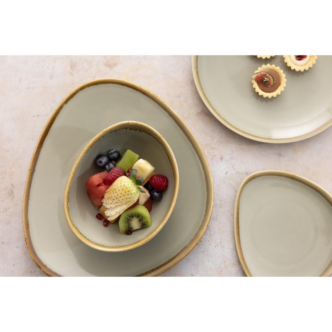 Assiettes triangulaires Olympia Kiln mousse 230mm (lot de 6) — GP473