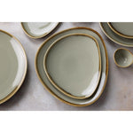 Assiettes triangulaires Olympia Kiln mousse 230mm (lot de 6) — GP473
