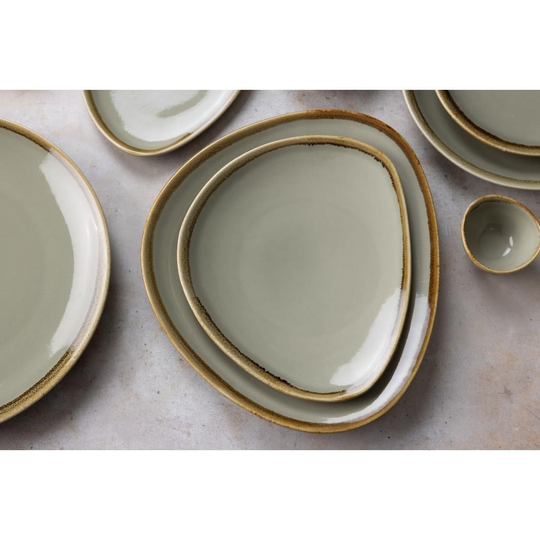 Assiettes triangulaires Olympia Kiln mousse 230mm (lot de 6) — GP473