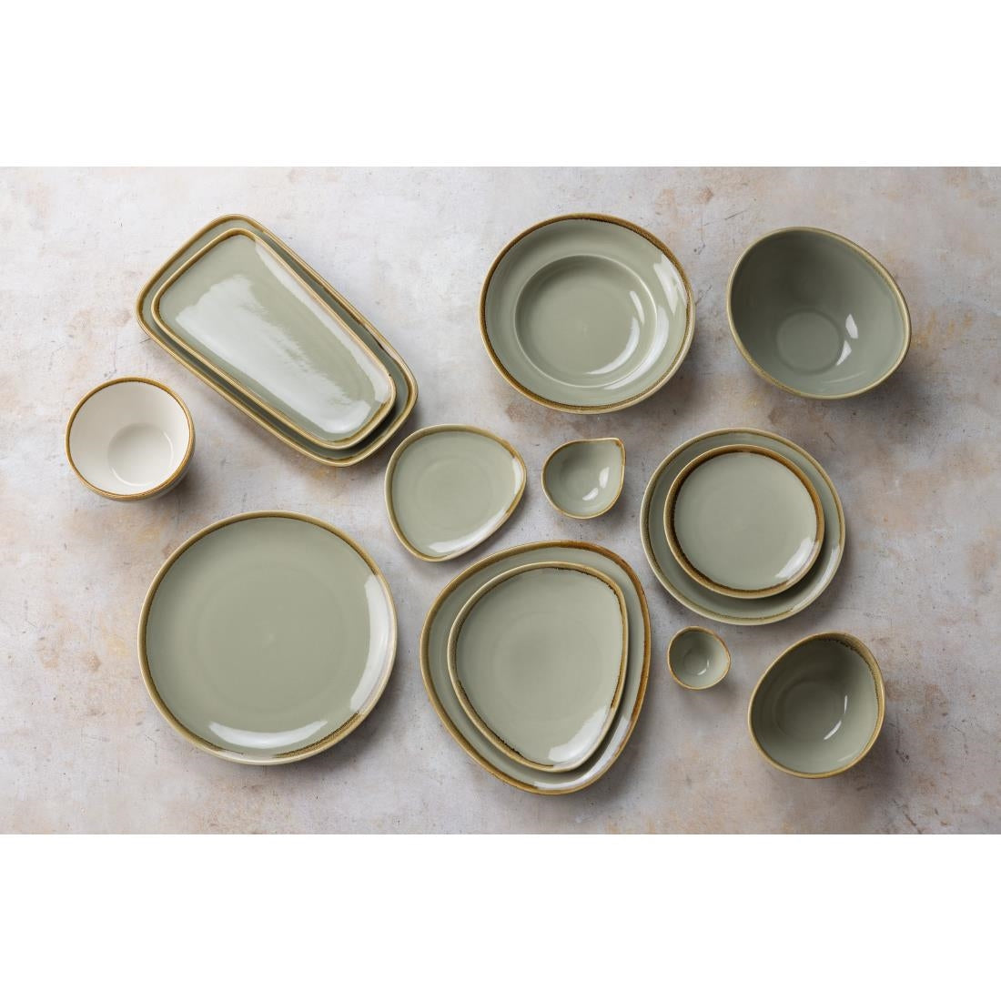 Plats Olympia Kiln mousse 335mm (lot de 4) — CP955