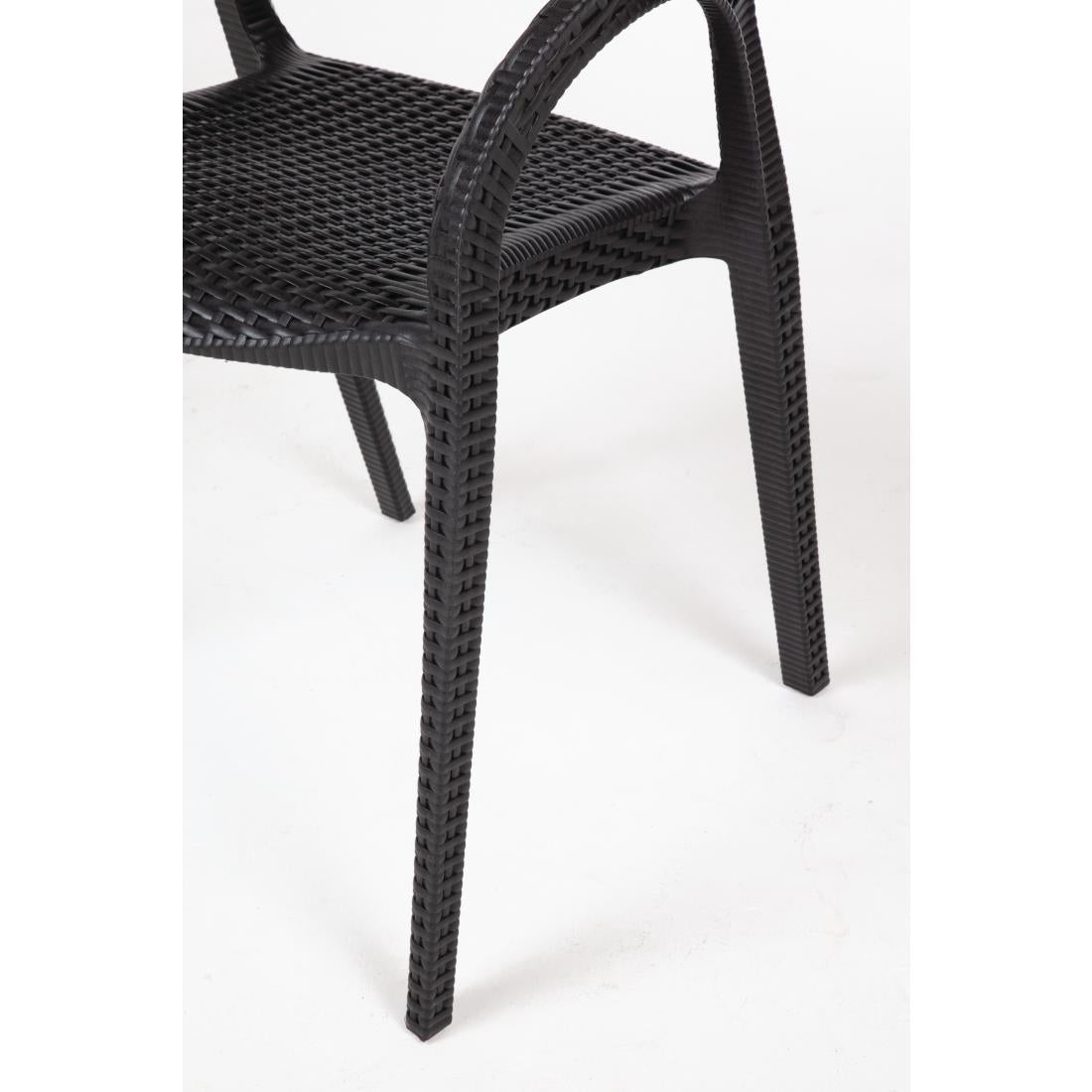 Fauteuils enveloppants en rotin PP Bolero noirs (lot de 4) — GR363