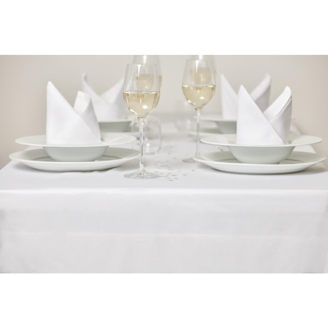Nappe blanche bande de satin Mitre Luxury 2290 x 2290mm — GW426