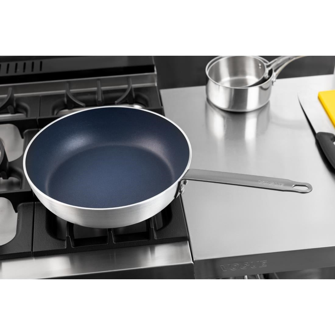 Sauteuse antiadhésive en aluminium Vogue Teflon Platinum Plus 320mm — HT989