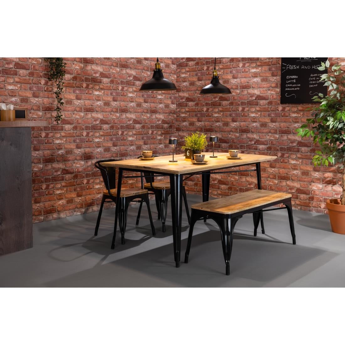 Banc d'intérieur avec assise en bois de manguier et cadre noir Bolero Bistro 1000 mm (lot de 2) — HZ814