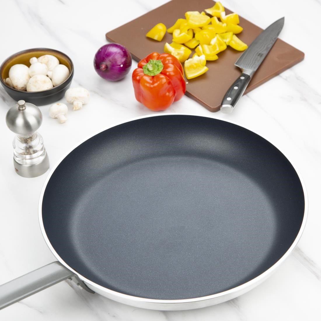 Poêle antiadhésive en aluminium Vogue Teflon Platinium Plus 400mm — HT976