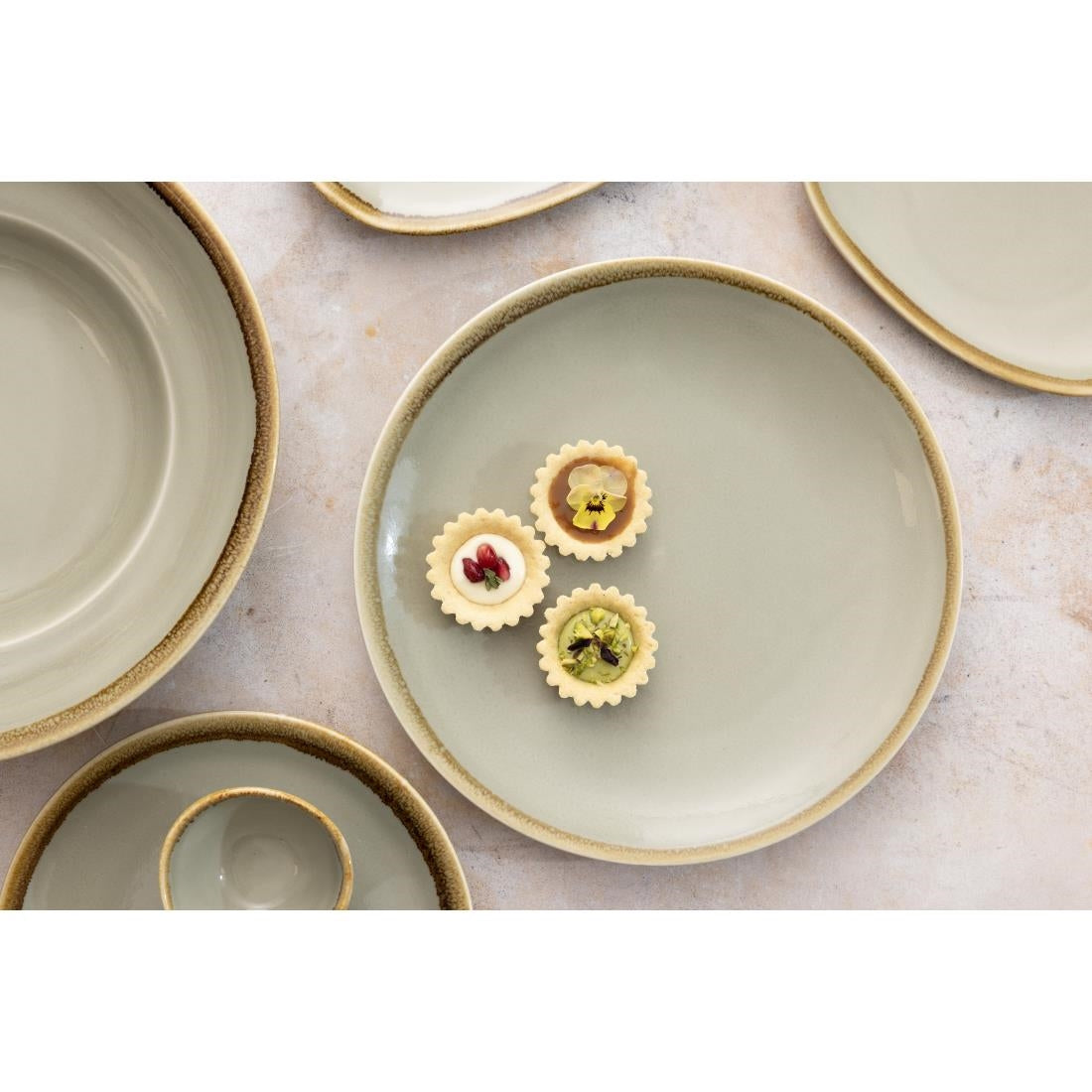 Assiettes plates rondes Kiln Olympia mousse 230mm (lot de 6) — SA283